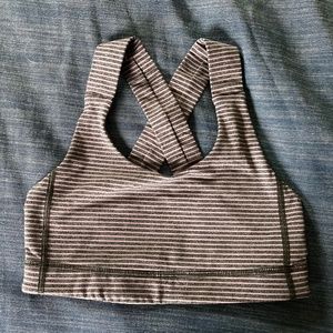 Lululemon sports bra size 4